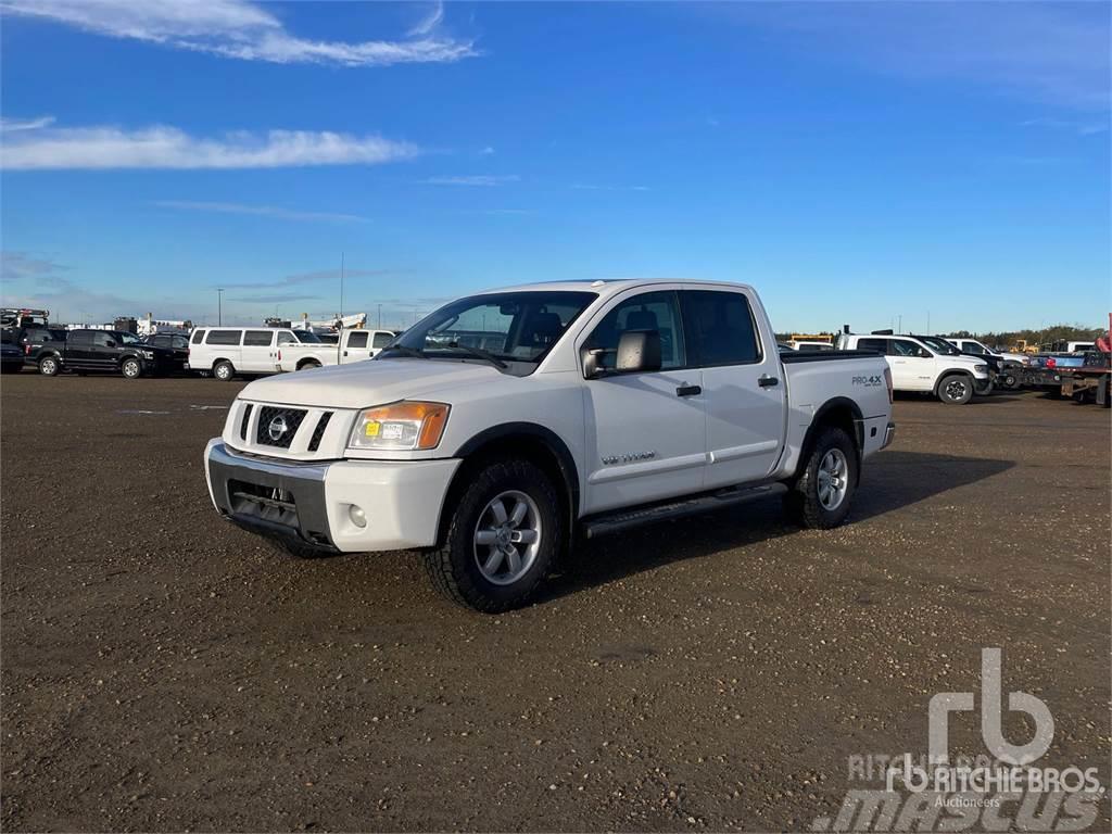 Nissan TITAN Caja abierta/laterales abatibles