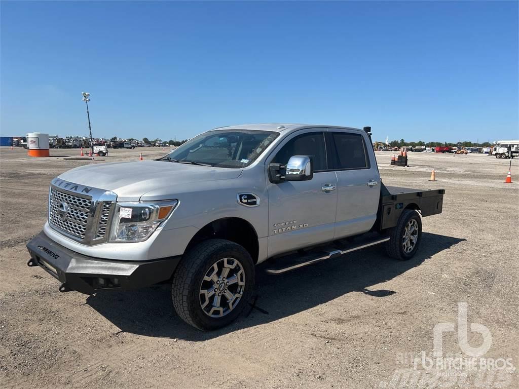 Nissan TITAN Camiones de cama baja