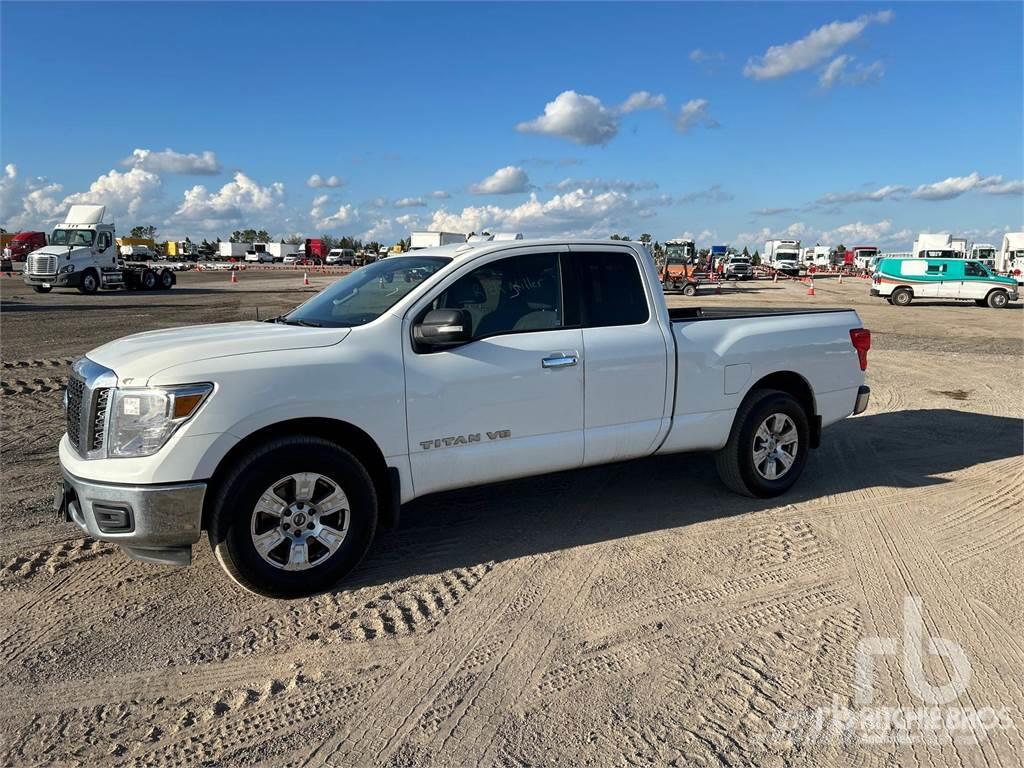 Nissan TITAN Caja abierta/laterales abatibles