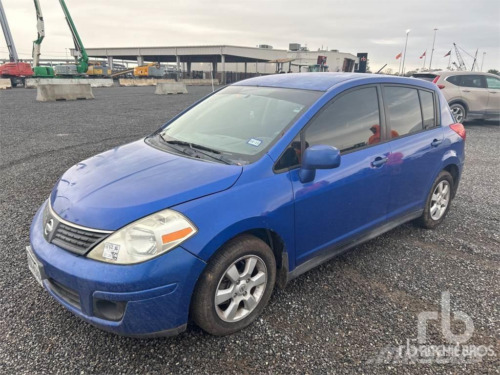 Nissan VERSA Carros