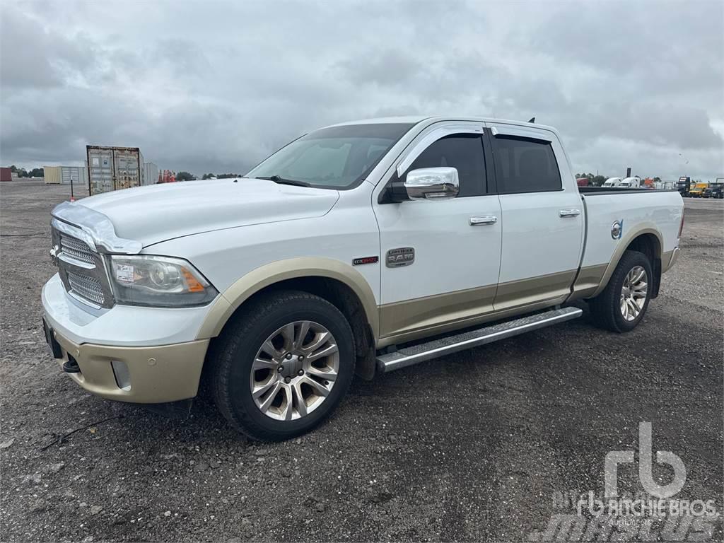 RAM 1500 Caja abierta/laterales abatibles