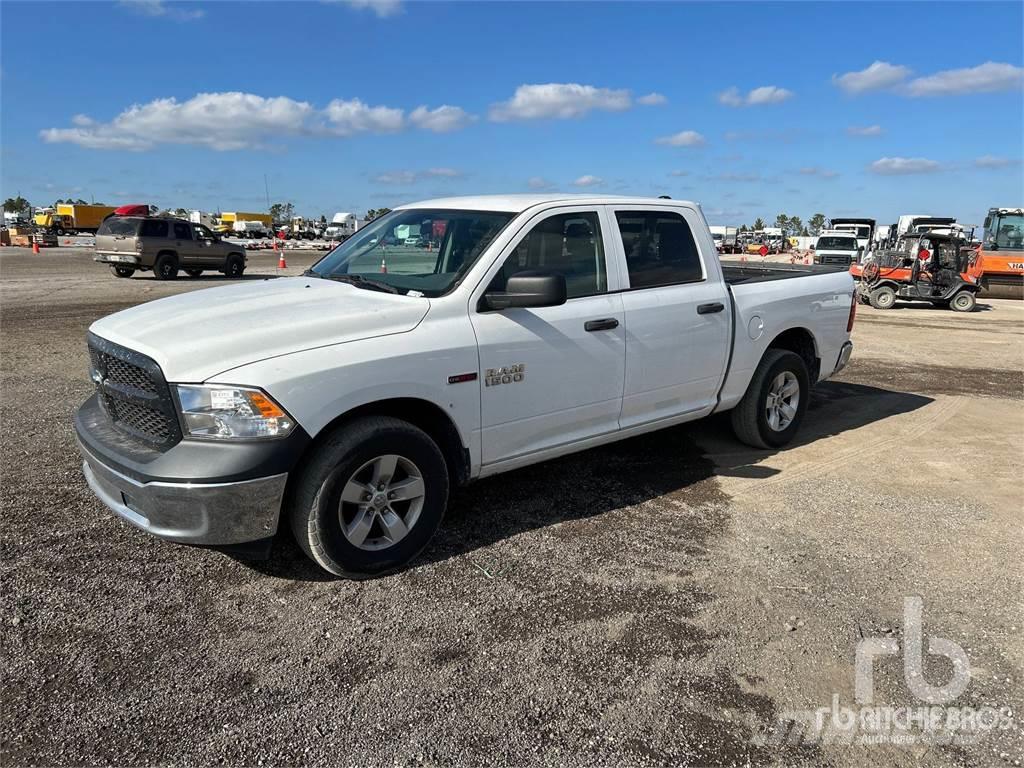 RAM 1500 Caja abierta/laterales abatibles