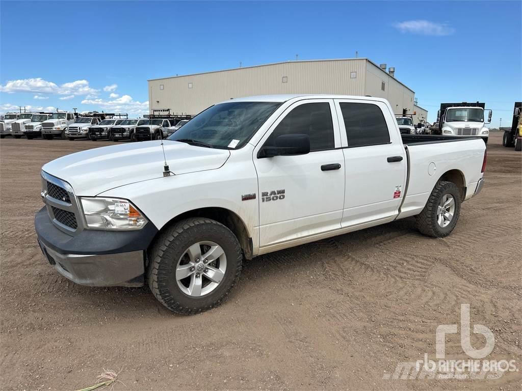 RAM 1500 Caja abierta/laterales abatibles