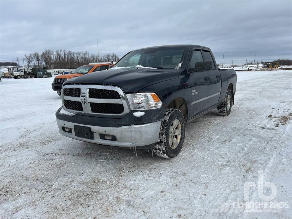 RAM 1500 Caja abierta/laterales abatibles