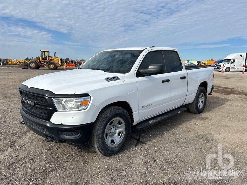 RAM 1500 Caja abierta/laterales abatibles