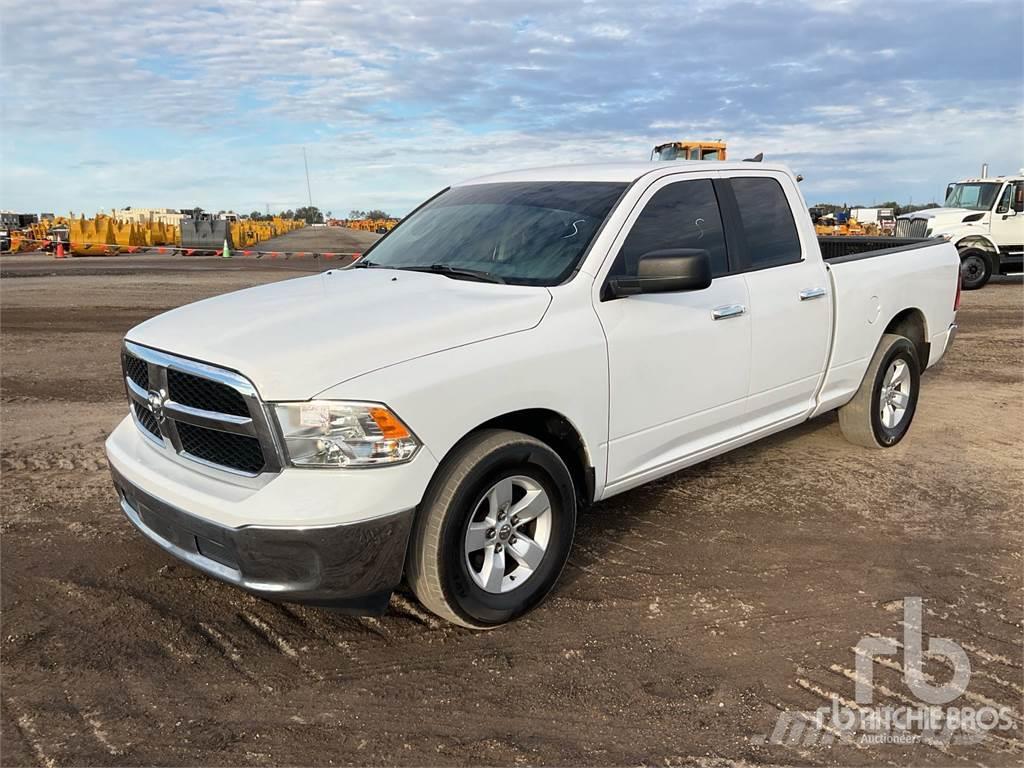 RAM 1500 Caja abierta/laterales abatibles