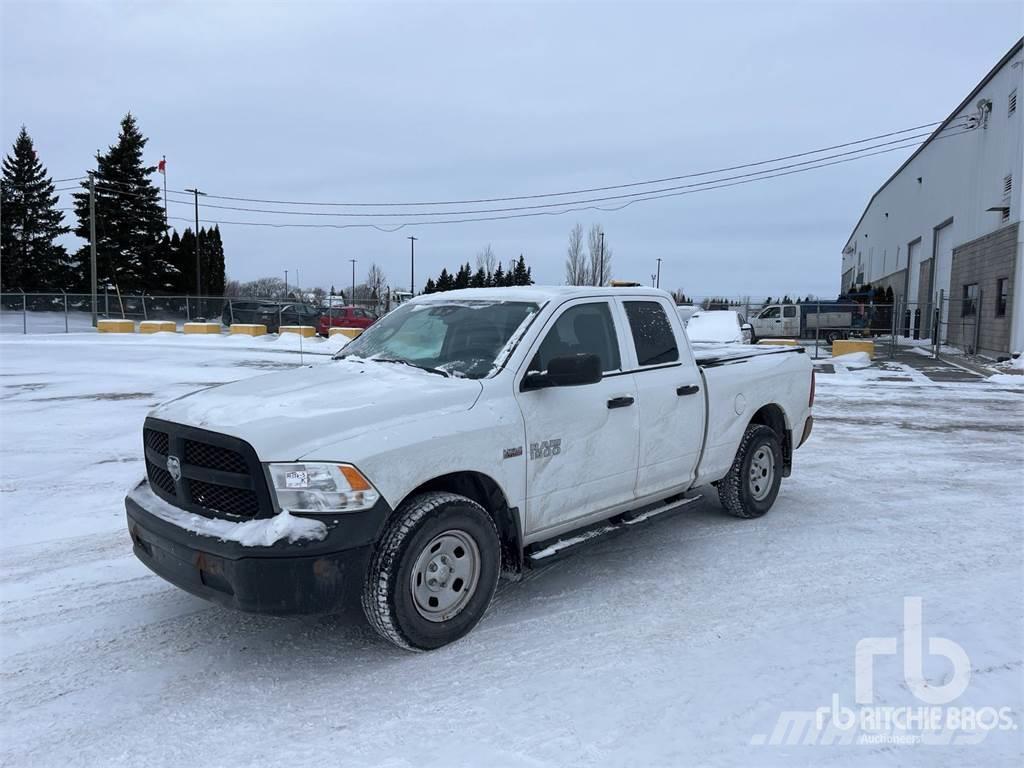 RAM 1500 Caja abierta/laterales abatibles