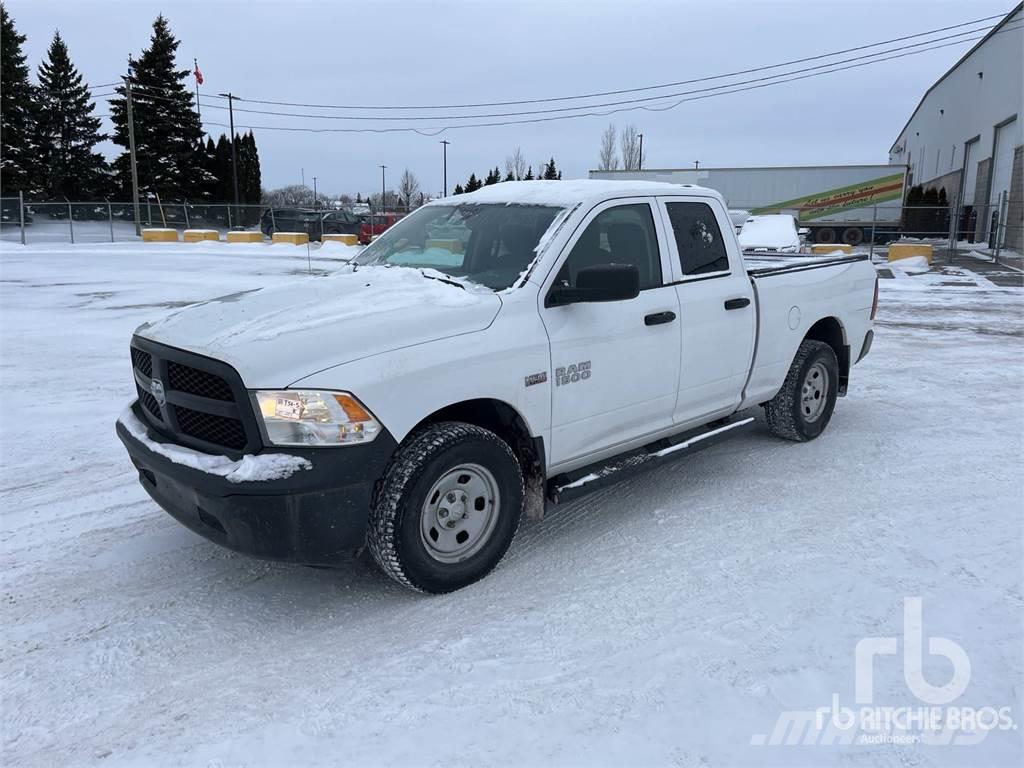 RAM 1500 Caja abierta/laterales abatibles