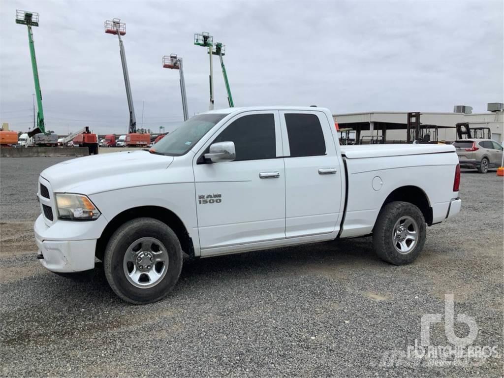 RAM 1500 Caja abierta/laterales abatibles