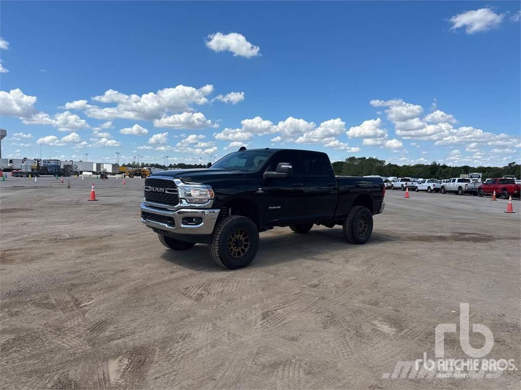 RAM 2500 Caja abierta/laterales abatibles