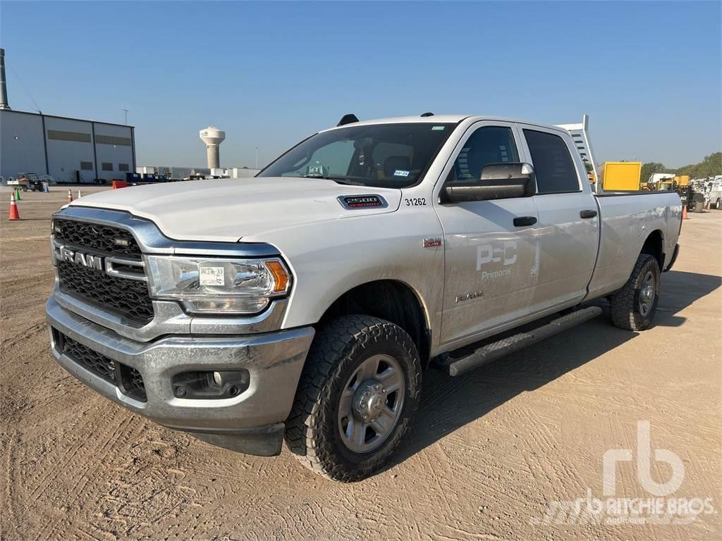 RAM 2500 Caja abierta/laterales abatibles