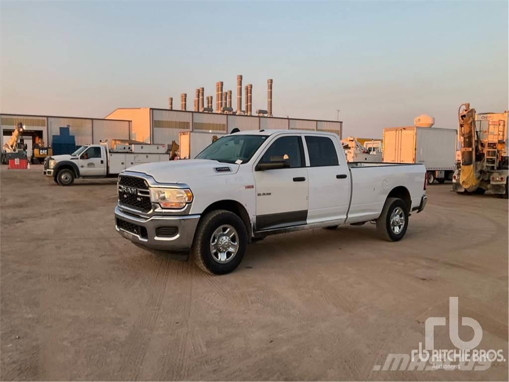 RAM 2500 Caja abierta/laterales abatibles