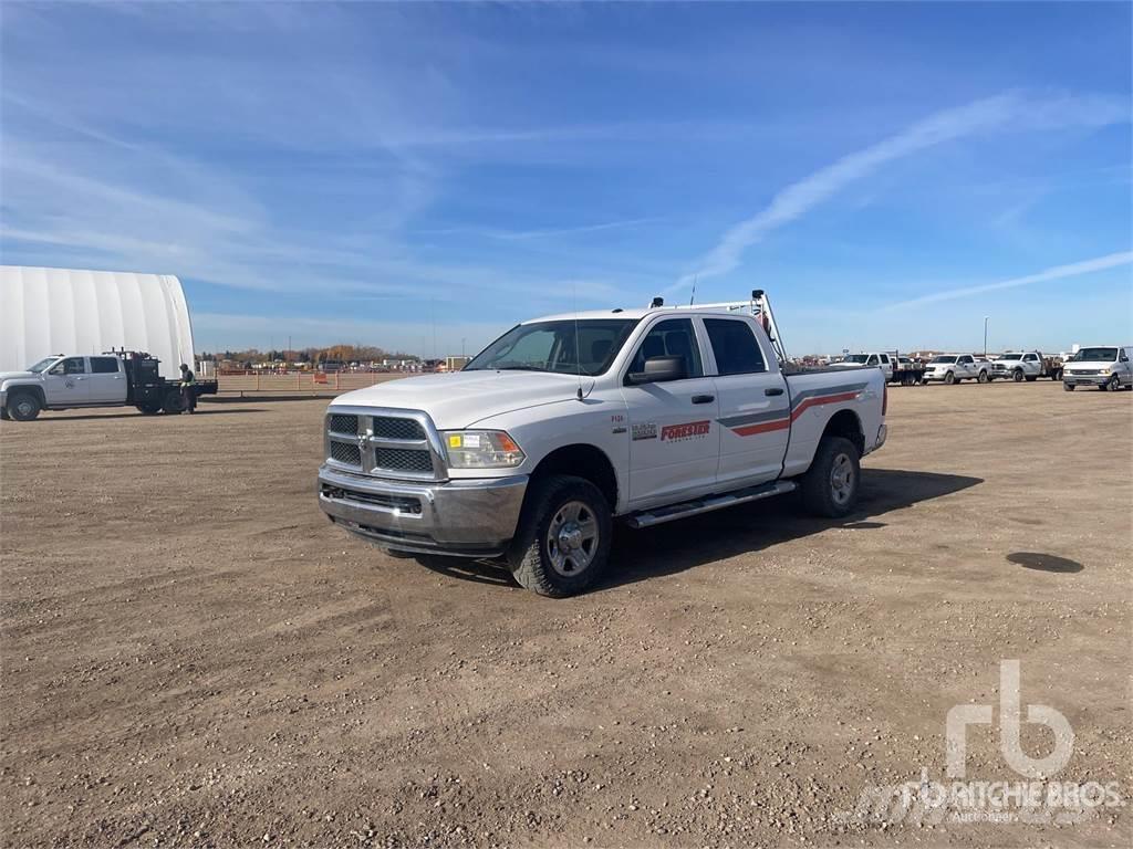 RAM 2500 Caja abierta/laterales abatibles