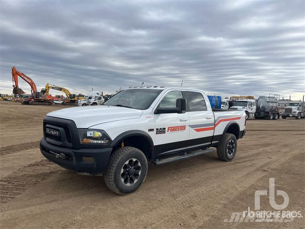 RAM 2500 Caja abierta/laterales abatibles