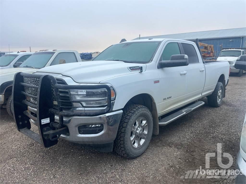 RAM 2500 Caja abierta/laterales abatibles