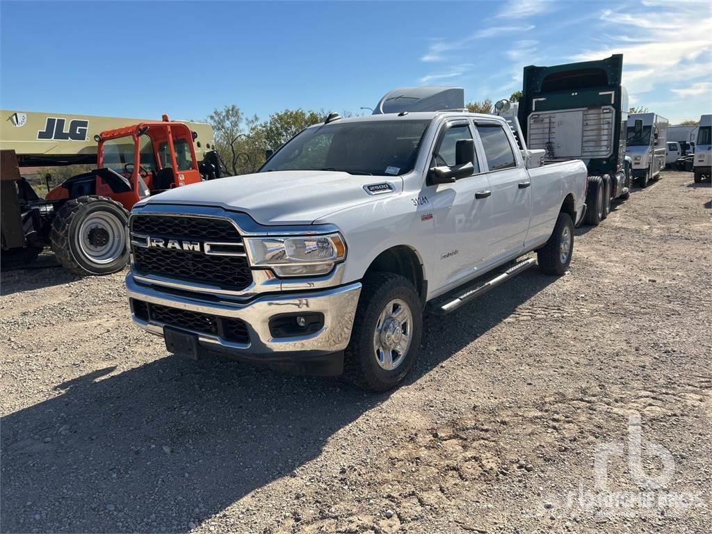 RAM 2500 Caja abierta/laterales abatibles