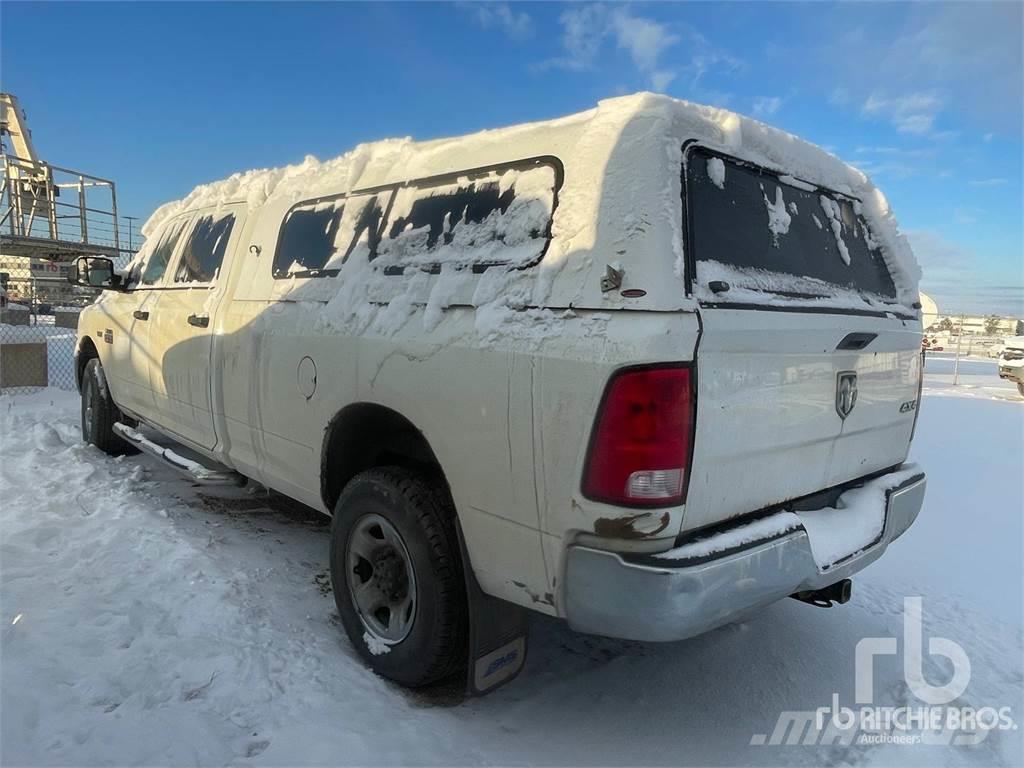 RAM 2500 Caja abierta/laterales abatibles