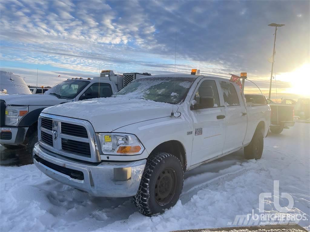 RAM 2500 Caja abierta/laterales abatibles