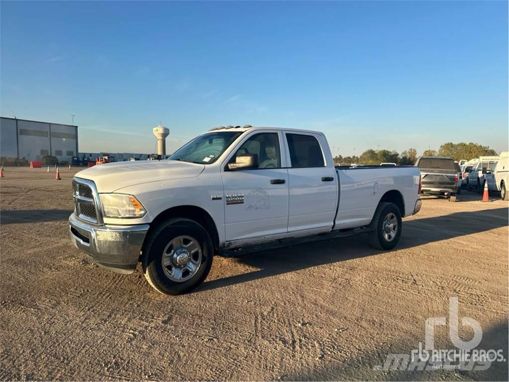 RAM 2500 Caja abierta/laterales abatibles