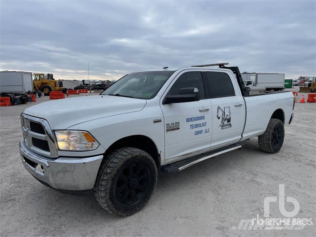 RAM 2500 Caja abierta/laterales abatibles