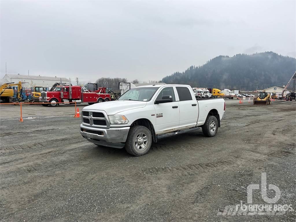 RAM 2500 Caja abierta/laterales abatibles