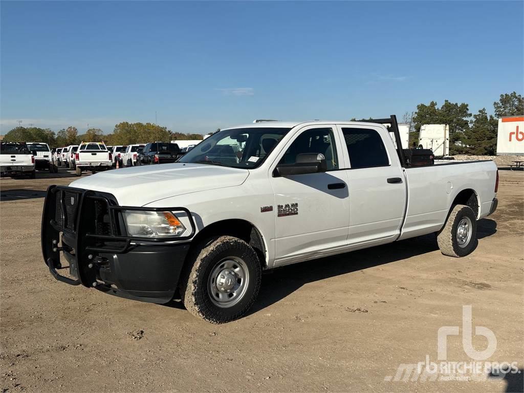 RAM 2500 Caja abierta/laterales abatibles