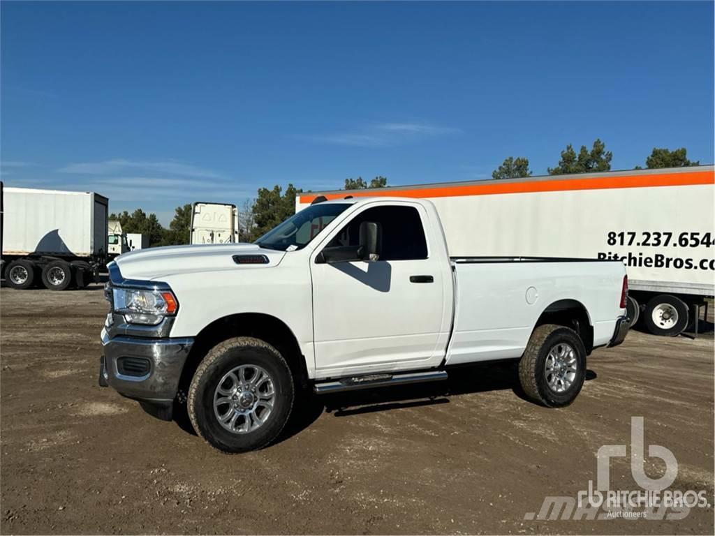 RAM 2500 Caja abierta/laterales abatibles