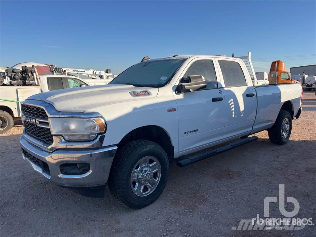 RAM 2500 Caja abierta/laterales abatibles