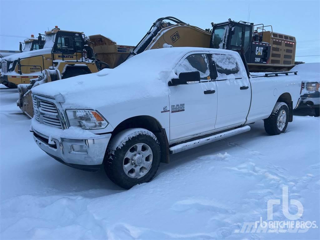 RAM 2500 Caja abierta/laterales abatibles