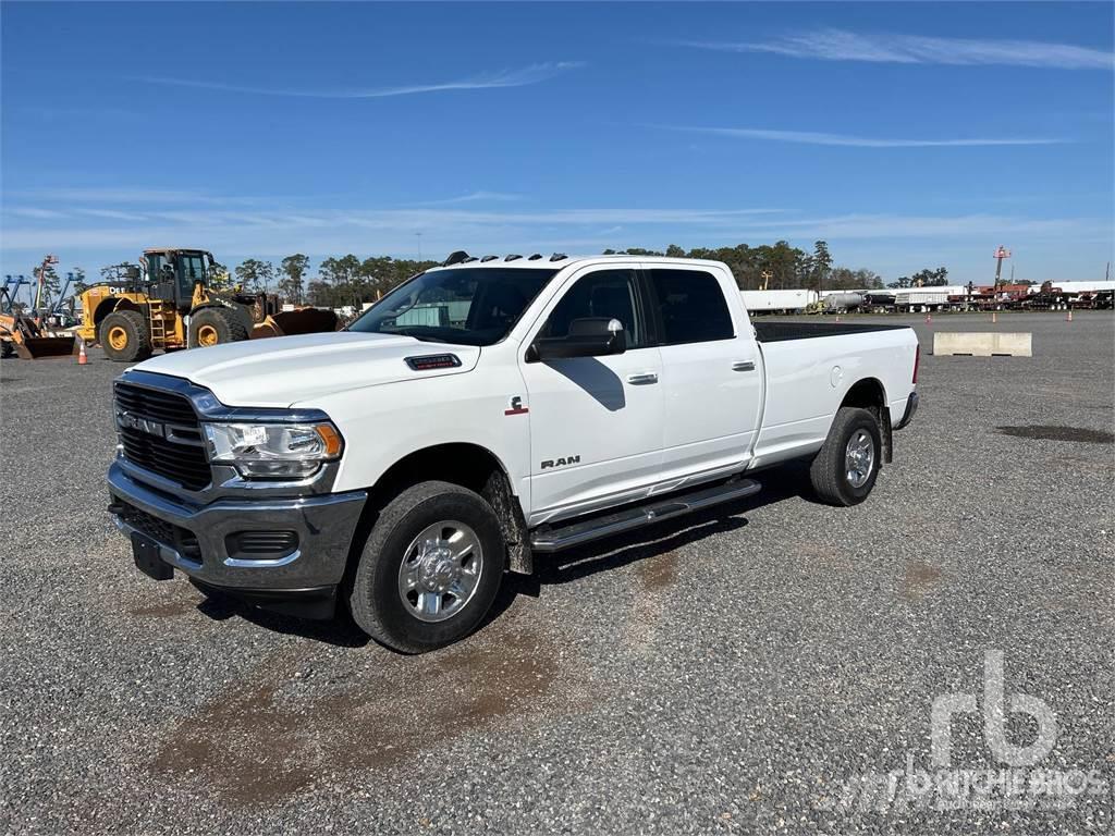 RAM 2500 Caja abierta/laterales abatibles