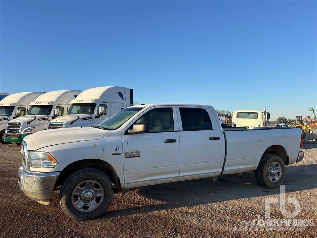 RAM 2500 Caja abierta/laterales abatibles