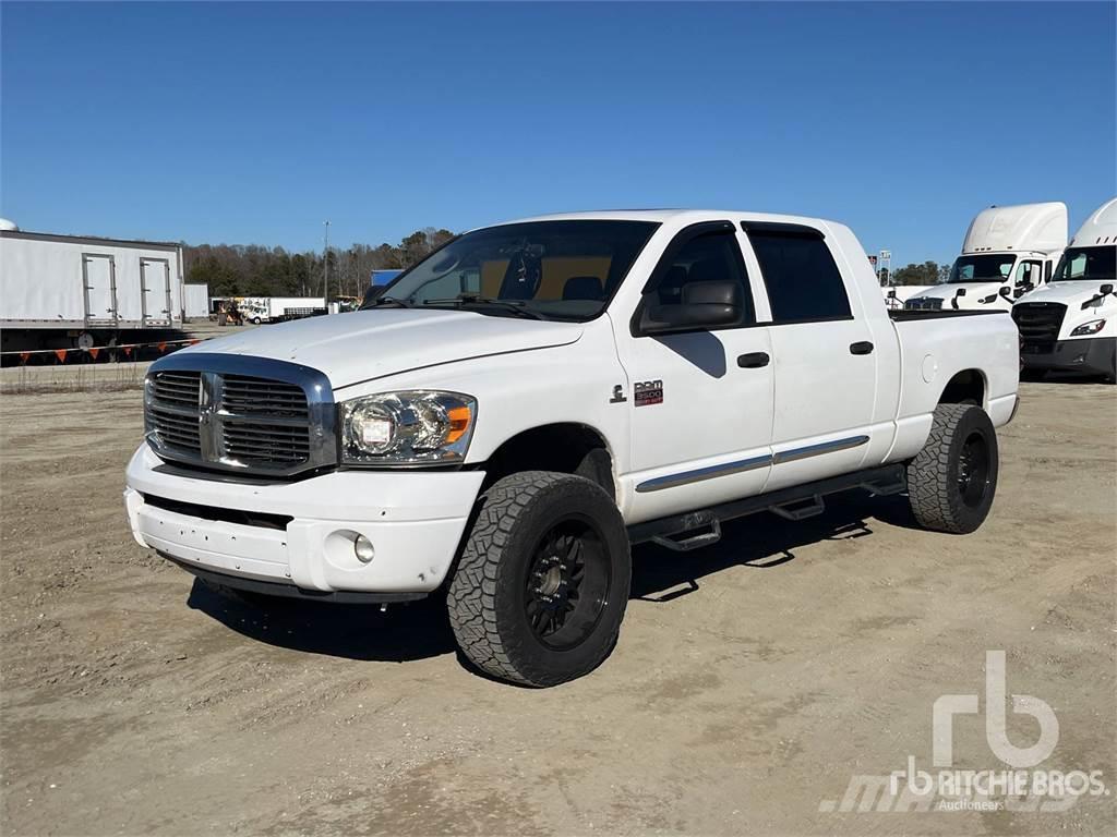 RAM 3500 Caja abierta/laterales abatibles