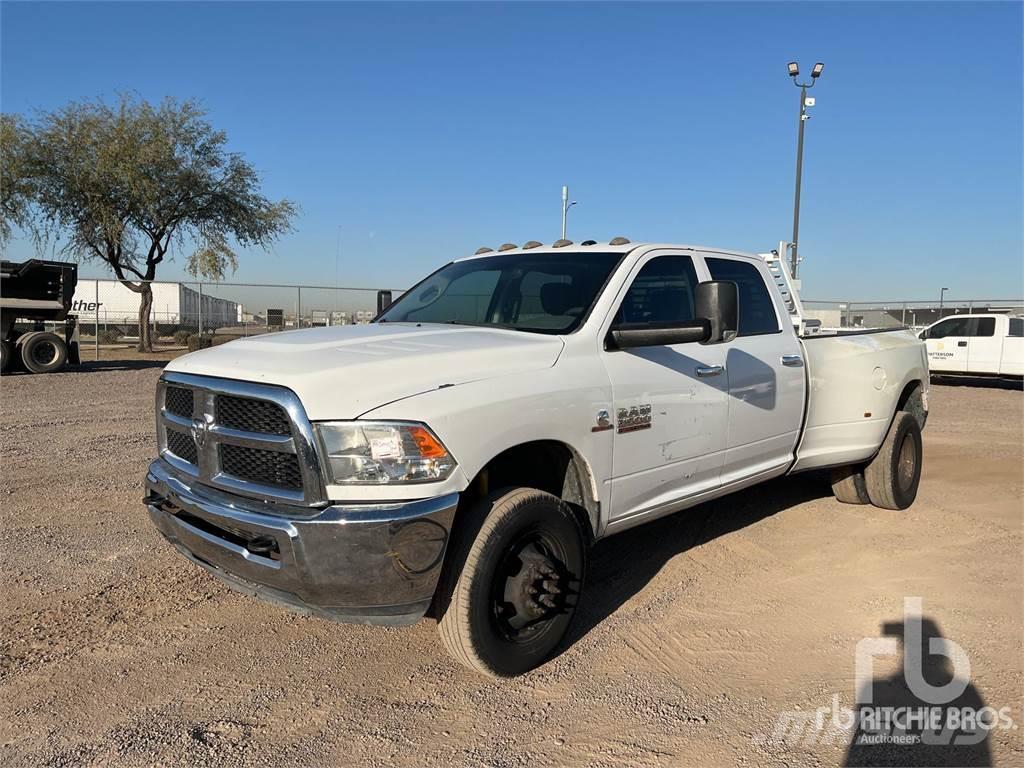 RAM 3500 Caja abierta/laterales abatibles