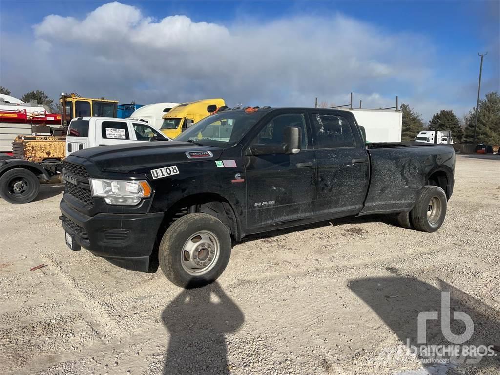 RAM 3500 Caja abierta/laterales abatibles