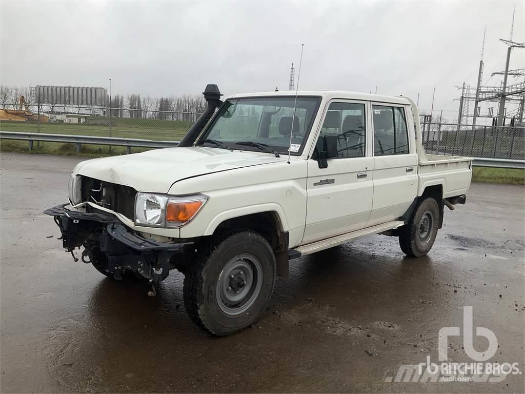 Toyota LANDCRUISER Caja abierta/laterales abatibles