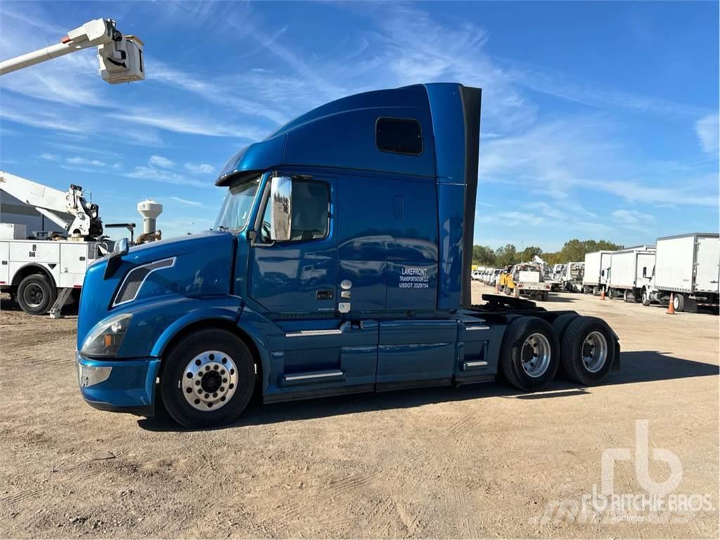 Volvo VNL Camiones con chasís y cabina