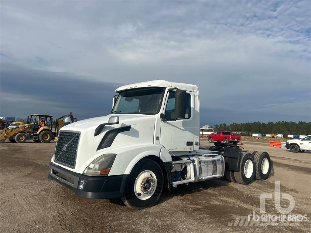 Volvo VNL300 Camiones tractor