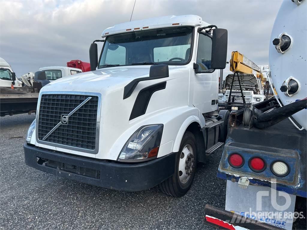 Volvo VNL42T Camiones tractor