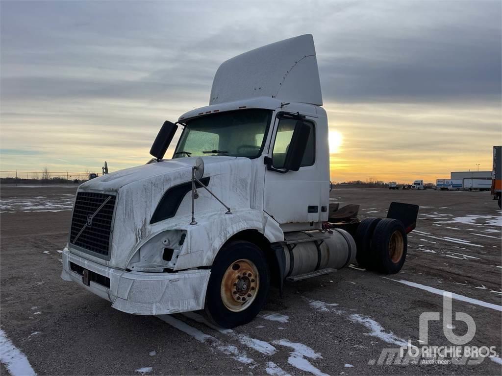 Volvo VNL42T Camiones tractor