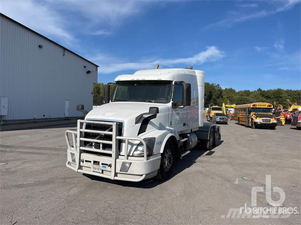 Volvo VNL64 Camiones tractor