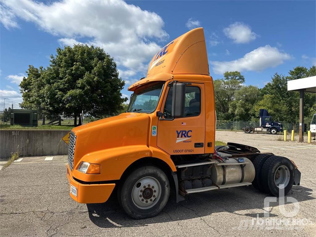 Volvo VNM Camiones tractor