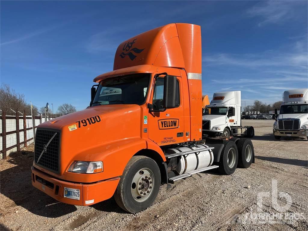 Volvo VNM Camiones tractor