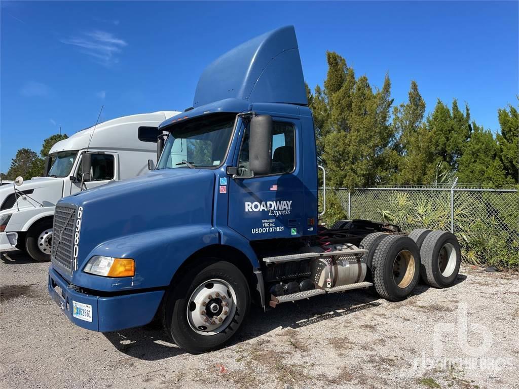 Volvo VNM200 Camiones tractor