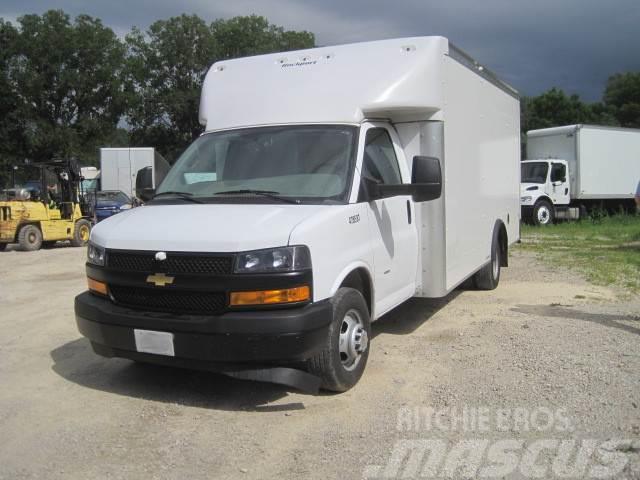 Chevrolet 3500 Camiones con caja de remolque