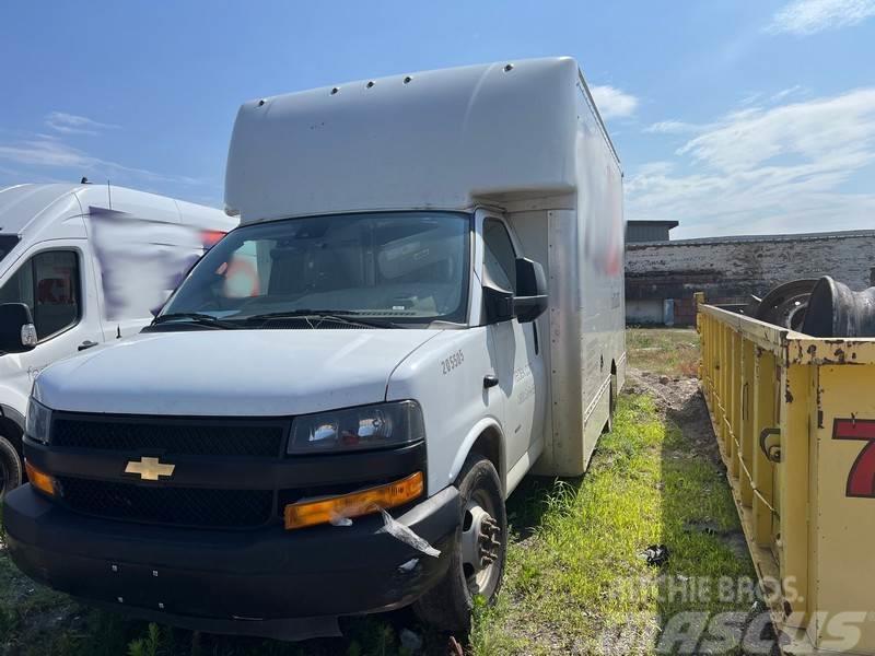 Chevrolet 3500 Camiones con caja de remolque