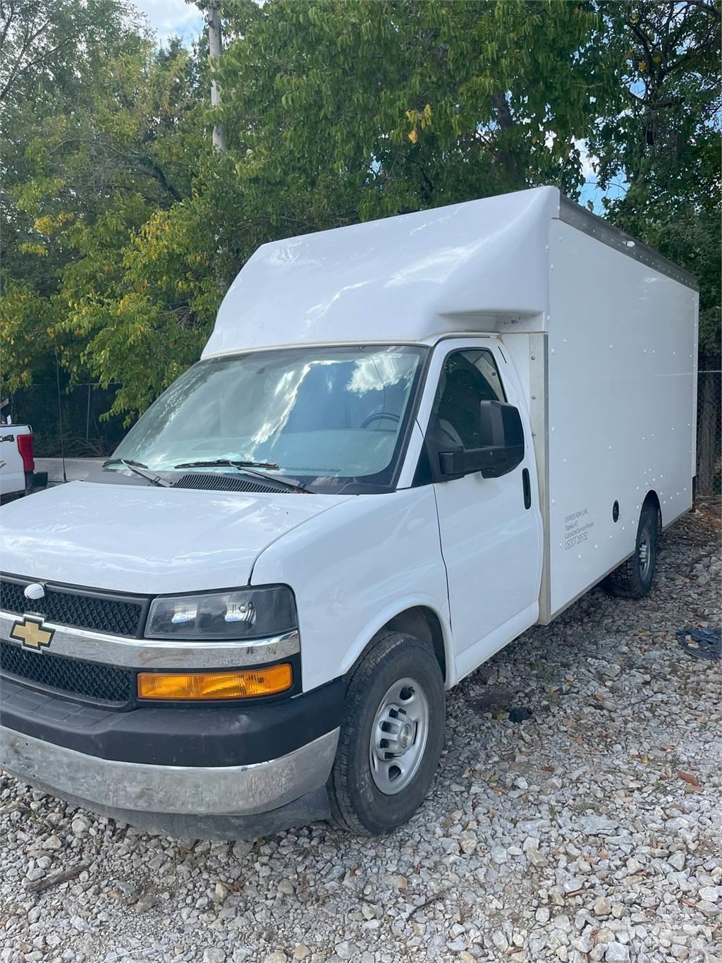 Chevrolet 3500 Camiones con caja de remolque