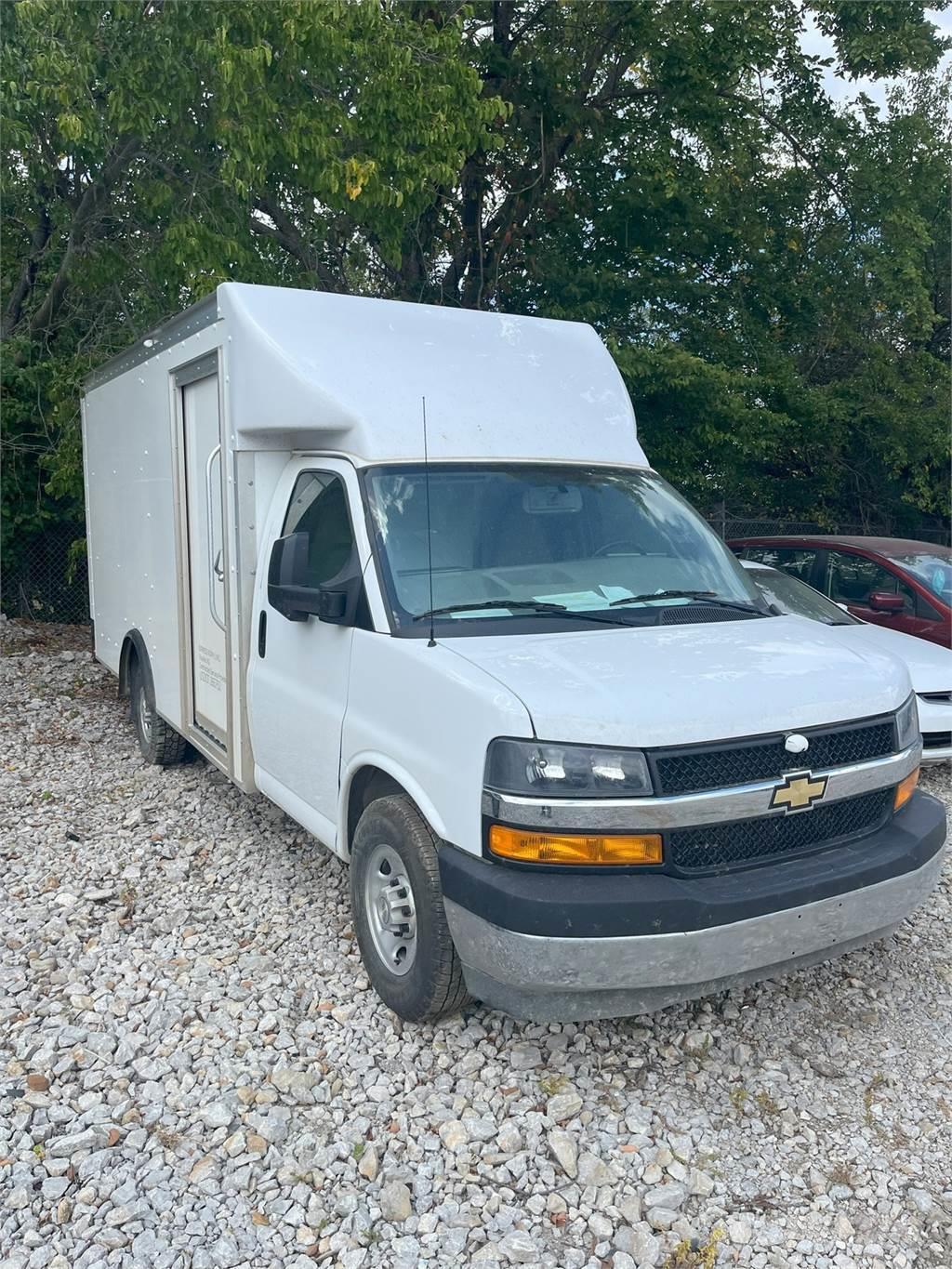 Chevrolet 3500 Camiones con caja de remolque