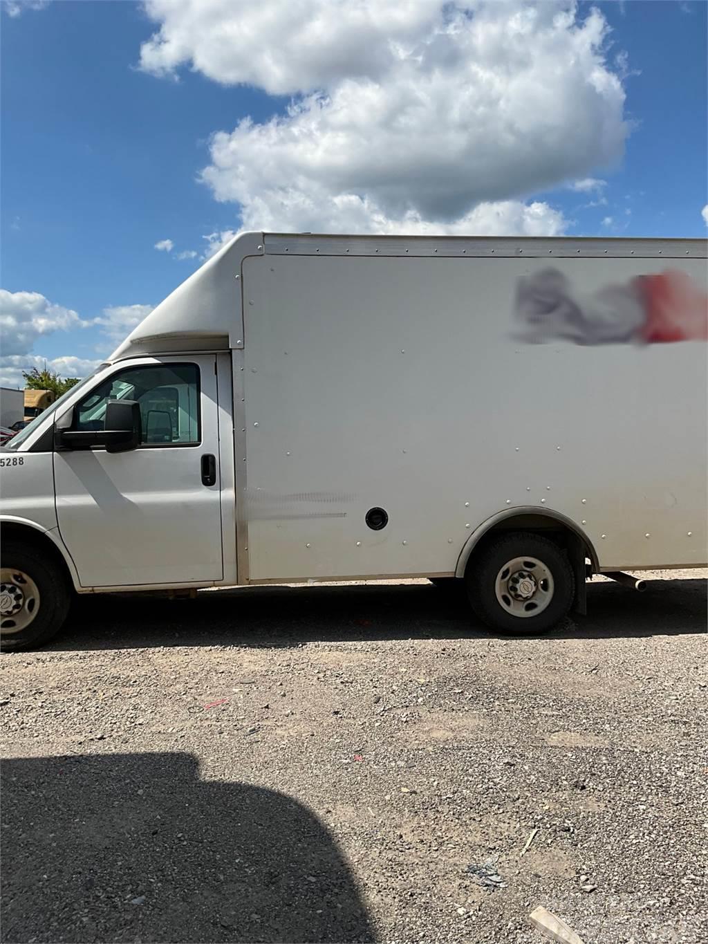 Chevrolet Express Camiones con caja de remolque