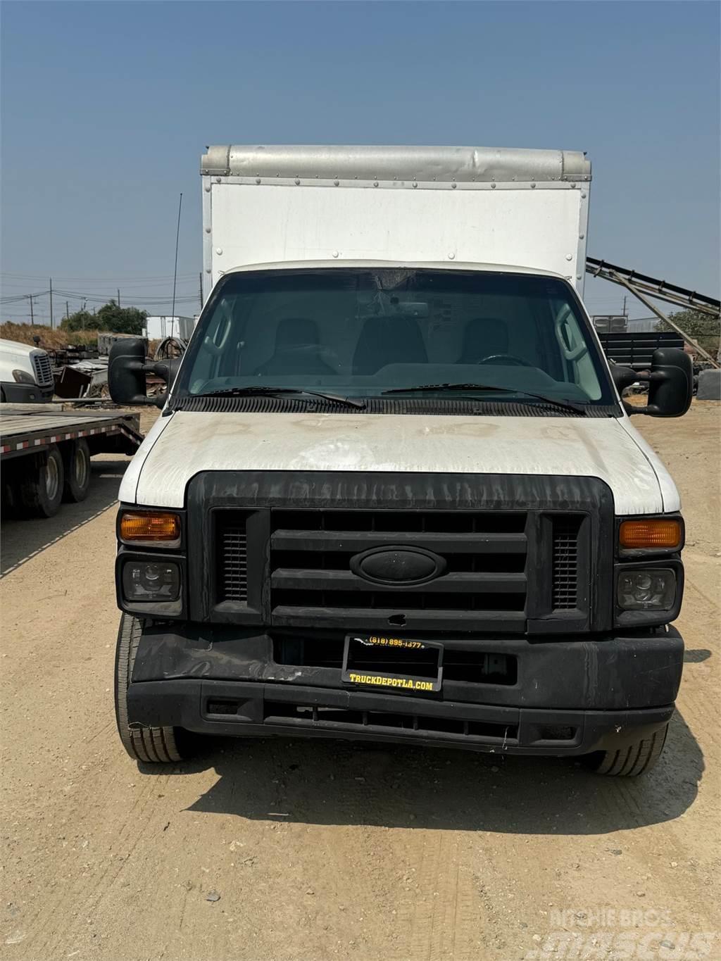 Ford E350 Camiones con caja de remolque