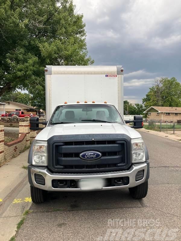 Ford F450 Camiones con caja de remolque